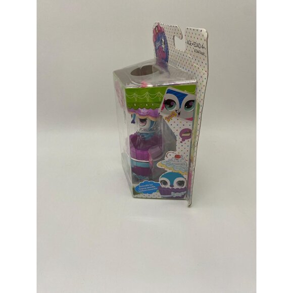 2012 Hasbro Littlest Pet Shop Sweetest Hide & Sweet Penguin Figurine Toy #3066 - Picture 3 of 7